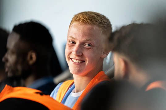Malmö FFs Hugo Larsson på bänken