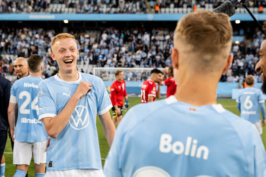 Malmö FFs Hugo Larsson jublar