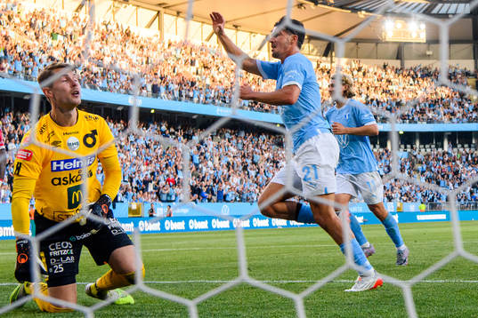 Malmö FFs Stefano Vecchia jublar