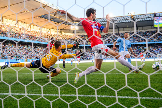 Malmö FFs Gabriel Busanello gör 5-0 bakom Degerfors