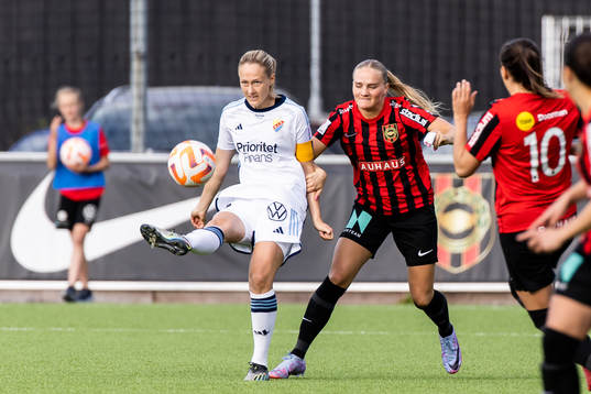 Djurgårdens Sanna Kullberg och Brommapojkarnas Klara Andrup