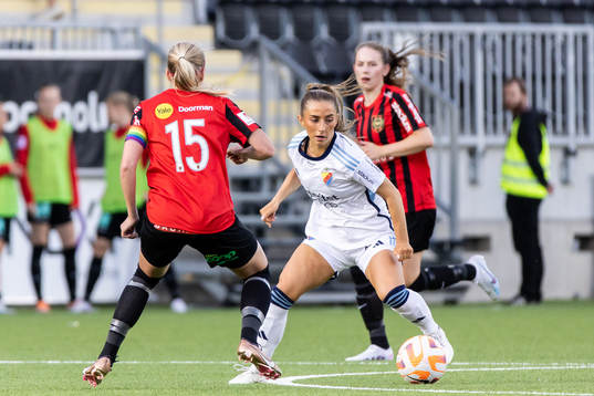 Brommapojkarnas Line Wessman mot Djurgårdens Tilde Lindwall