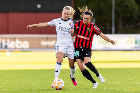 Djurgårdens Tove Almqvist och Brommapojkarnas Fanny Hjelm