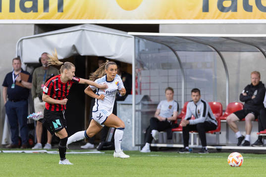 Djurgårdens Tilde Lindwall och Brommapojkarnas  Sara Olai
