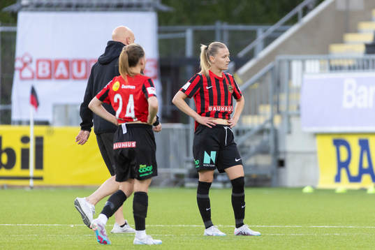 Brommapojkarnas Sara Olai och Filippa Wallén deppar