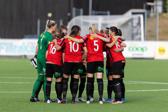Brommapojkarnas spelare samlar sig