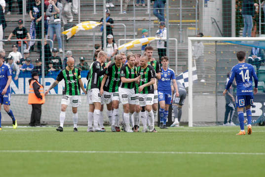 GAIS Dino Salihovic jublar med lagkamrater