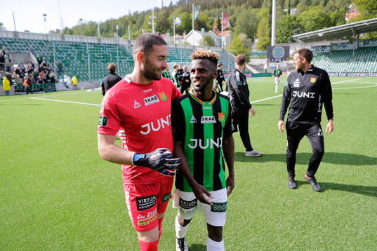 GAIS målvakt Mergim Krasniqi och Richard Emeka Friday