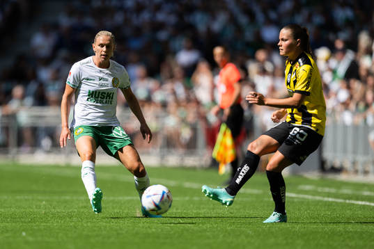 Hammarbys Jonna Andersson och Häckens Hanna Wijk