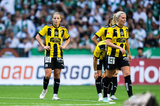 Häckens Anna Anvegård och Josefine Rybrink deppar