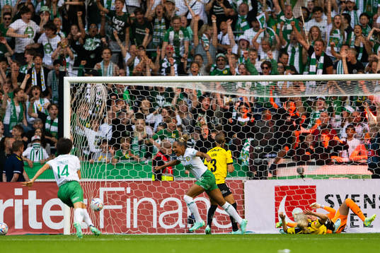 Hammarbys Madelen Janogy jublar