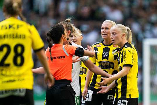 Häckens Josefine Rybrink och Anna Sandberg reagerar