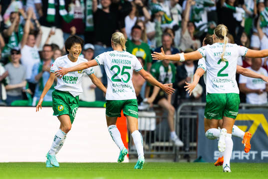 Hammarbys Maika Hamano jublar