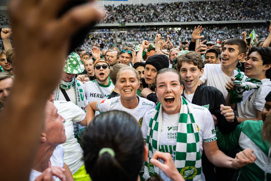 Hammarbys Alice Carlsson och Emma Westin jublar