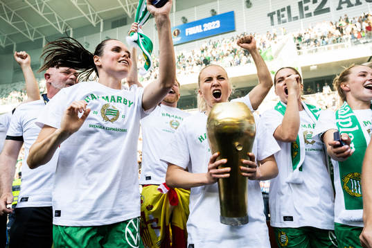 Hammarbys Simone Boye Sørensen  och Ellen Gibson jublar