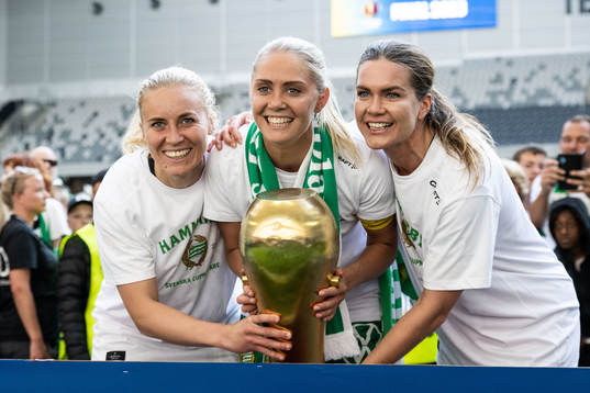 Hammarbys Ellen Gibson, Alice Carlsson och Hanna Folkesson