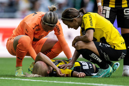 Häckens Anna Sandberg har ont