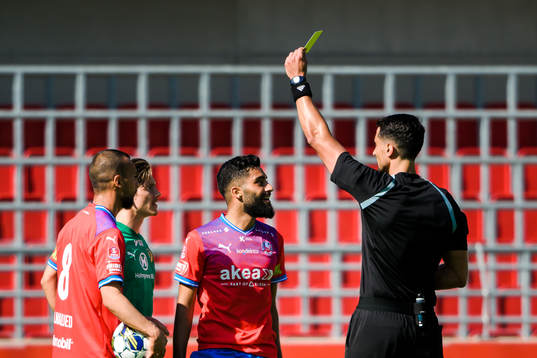 Helsingborgs Amin Al-Hamawi får gult kort