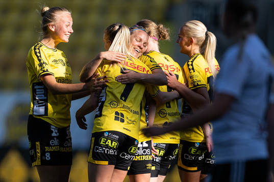Elfsborgs Hanna Jiozon kramars om av Linn Sångberg och