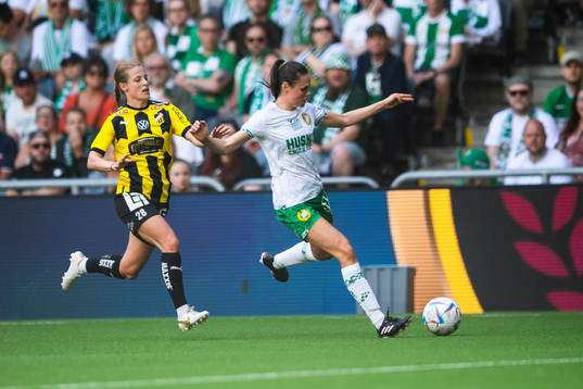 Häckens Anna Anvegård och Hammarbys Simone Boye Sørensen