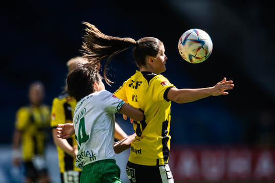 Hammarbys Maika Hamano och Häckens Hanna Wijk