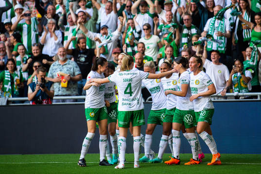 Hammarbys spelare jublar