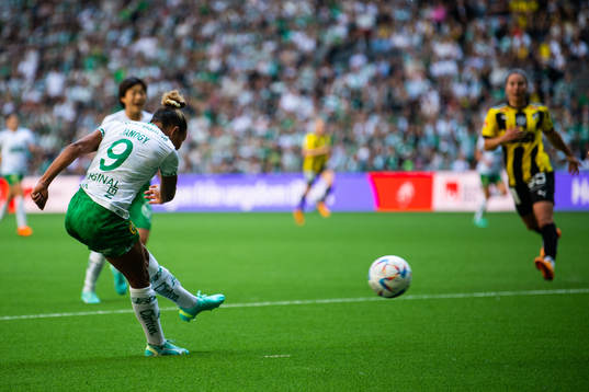 Hammarbys Madelen Janogy gör 2-0
