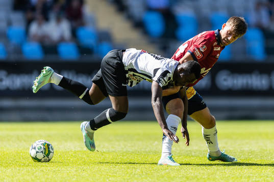 Landskronas Kofi Asare och Örgrytes Daniel Paulson