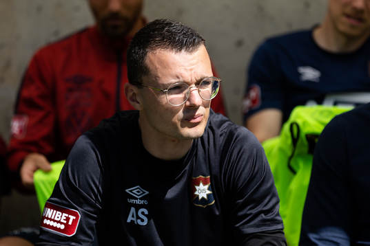 Örgrytes assisterande tränare Albin Sheqiri innan
