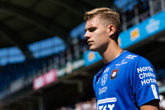 Örgrytes målvakt Mathias Nilsson innan fotbollsmatchen i
