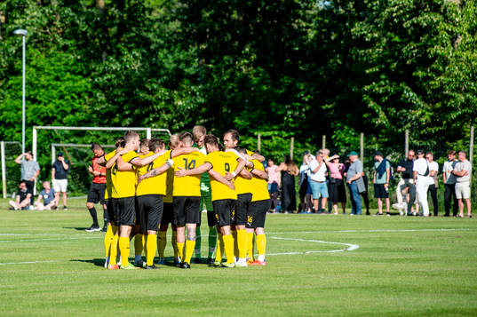 Västra Ingelstads spelare innan sextondelsfinalen i DM