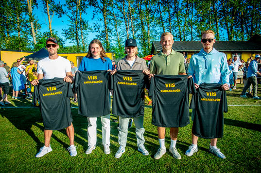 Fotbollsspelarna Felix Hörberg, Hanna Lundell, Albin