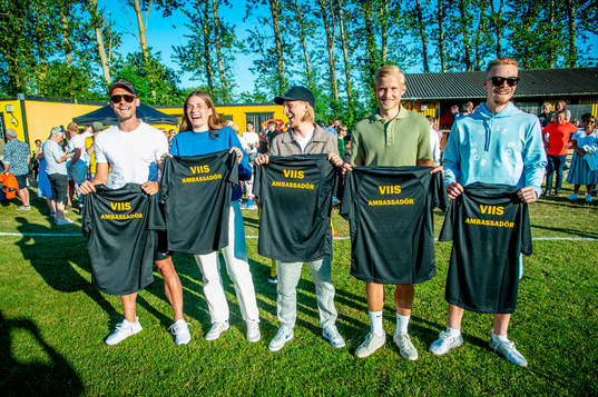 Fotbollsspelarna Felix Hörberg, Hanna Lundell, Albin