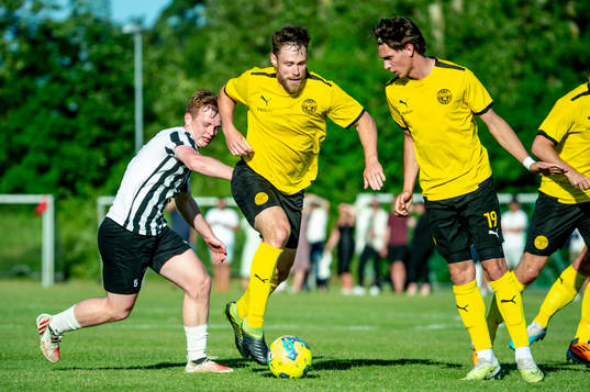Landskronas Sam Hegdal mot Västra Ingelstads Rasmus Fröjd