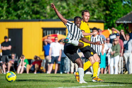 Landskronas Xavier Odhiambo mot Västra Ingelstads Henrik