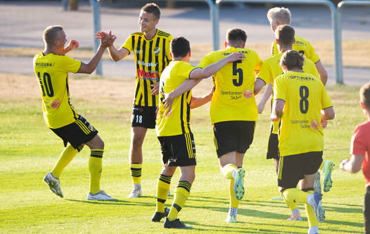 IFK Hässleholm jublar i matchen i division 2 mellan IFK