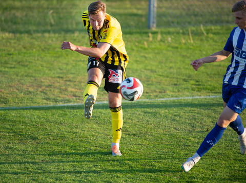IFK Hässleholms Marcus Thuvesson i matchen i division 2