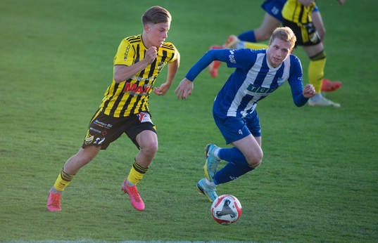 IFK Hässleholms Jussi Tikkanen i matchen i division 2