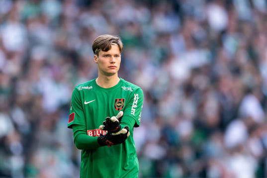 Brommapojkarnas målvakt Filip Sidklev