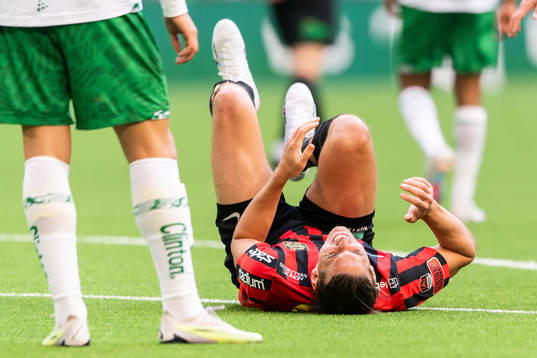 Brommapojkarnas Nikola Vasic har ont