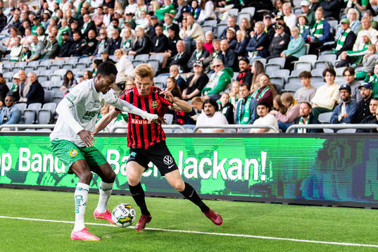 Hammarbys Nathaniel Adjei och Brommapojkarnas Gustav