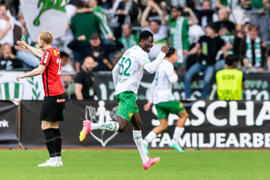 Hammarbys Nathaniel Adjei jublar