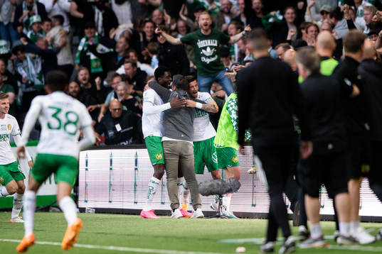 Hammarbys Nathaniel Adjei, Jusef Erabi och tränare Marti