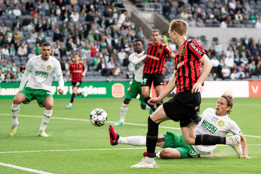 Brommapojkarnas Tim Waker och Hammarbys Markus Karlsson