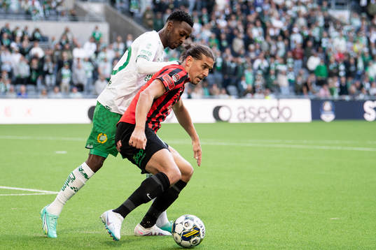 Hammarbys Shaquille Pinas och Brommapojkarnas Nikola Vasic