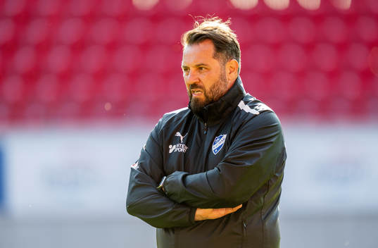 Kalmars tränare Aleco Postanidis fotbollsmatchen i
