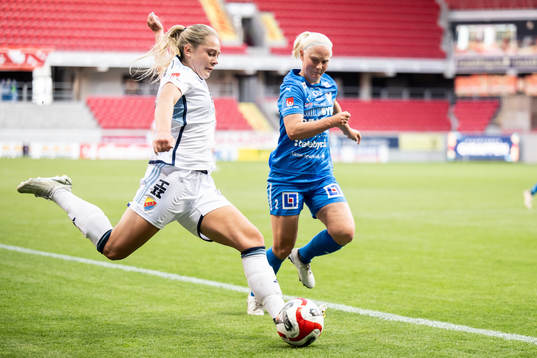 Kalmars Anni Miettunen och Djurgårdens Alice Bergström