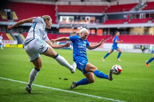 Djurgårdens Alice Bergström och Kalmars Anni Miettunen