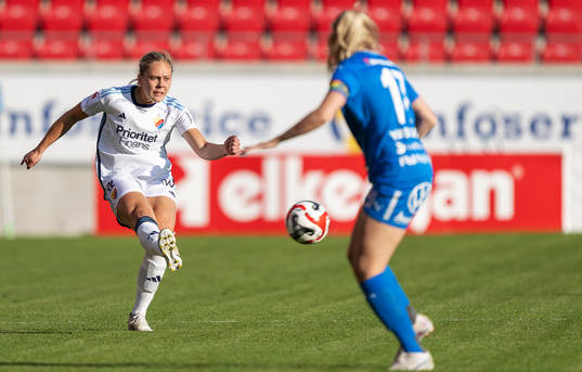 Djurgårdens Alice Bergström och Kalmars Amanda Persson
