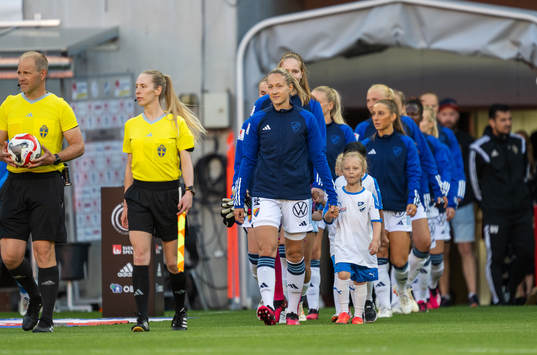 Djurgårdens spelare marscherar in